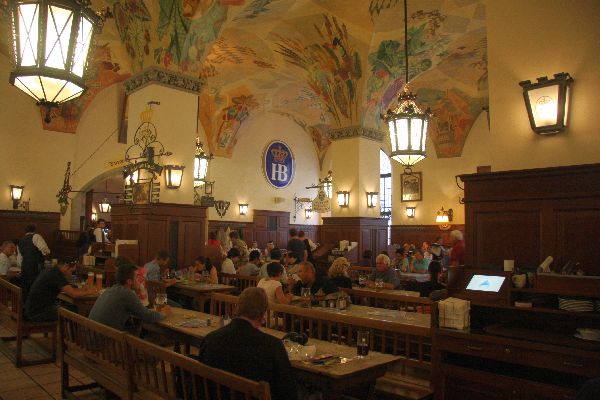 Hofbr&auml;uhaus Schwemme